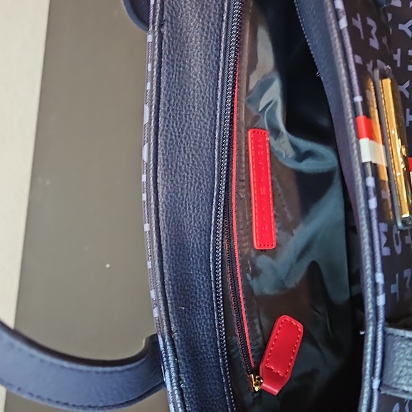 Tommy Hilfiger purse - Picture 10 of 12